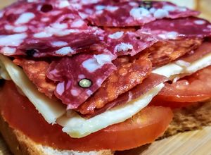 Una foto de MULTICARNE🍅🥩Con Tomate y Mozzarella...!