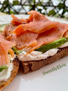 Foto di Avocado and salmon toast