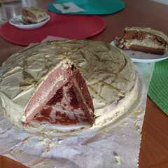 Foto di Torta al cioccolato ripiena e ricoperta di crema al pistacchio