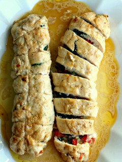 Una foto de Rollos de pollo rellenos de verduras al horno💋✨