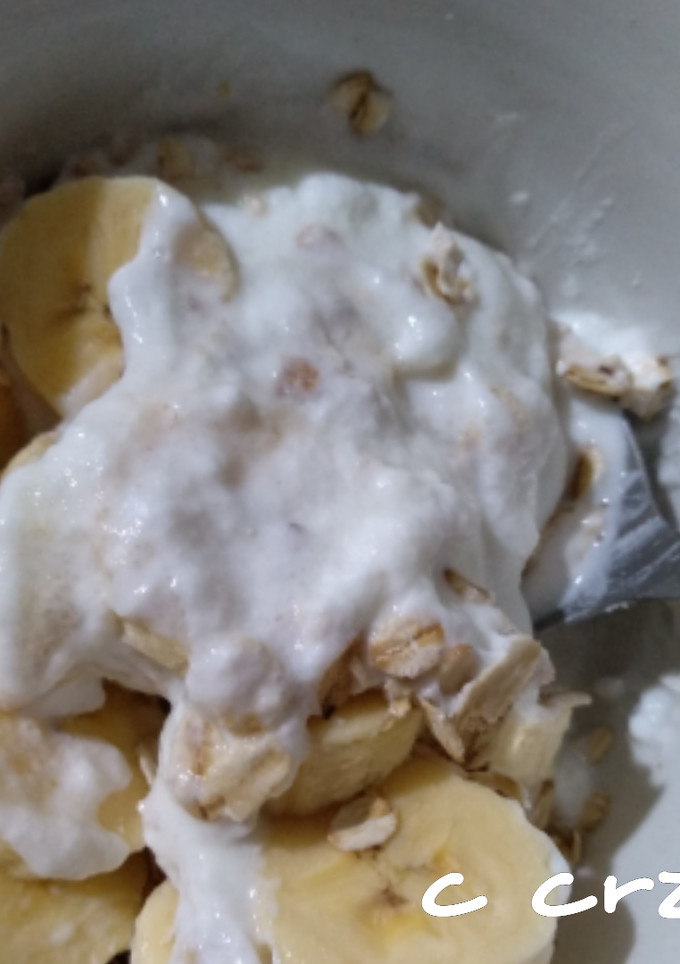 Una foto de Yogurt, plátano y avena