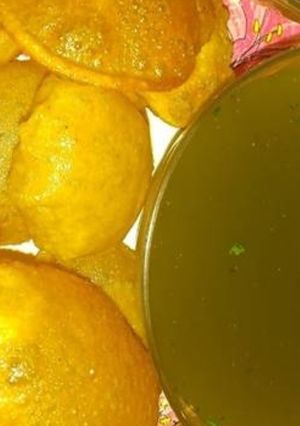 A picture of Golgappe.