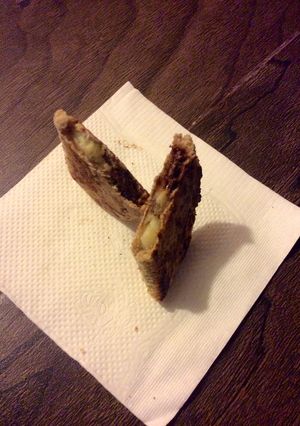 Una foto de Pan con chocolate y plátano