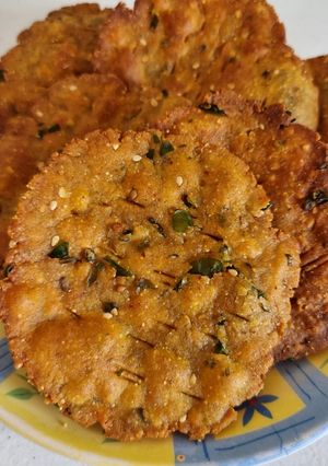 A picture of Fried dhebra puri / methi puri.