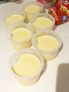 Una foto de Natillas de chocolate blanco Thermomix