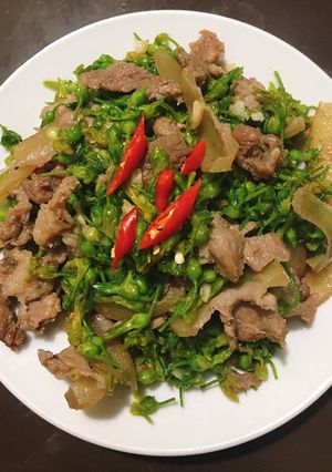 Hình của món Thịt bò xào hoa thiên lý.