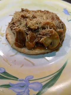 Una foto de Arepa de Pernil y champiñones