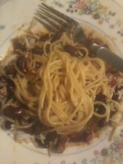 A picture of Kidney bean marinara sauce W/ Pasta.