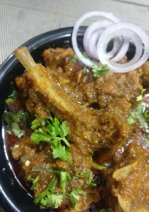 A picture of Khada masala mutton.