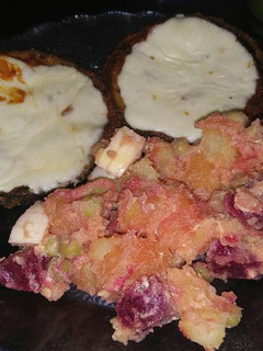 Una foto de Berenjenas en milanesas a la napolitana com ensalada
