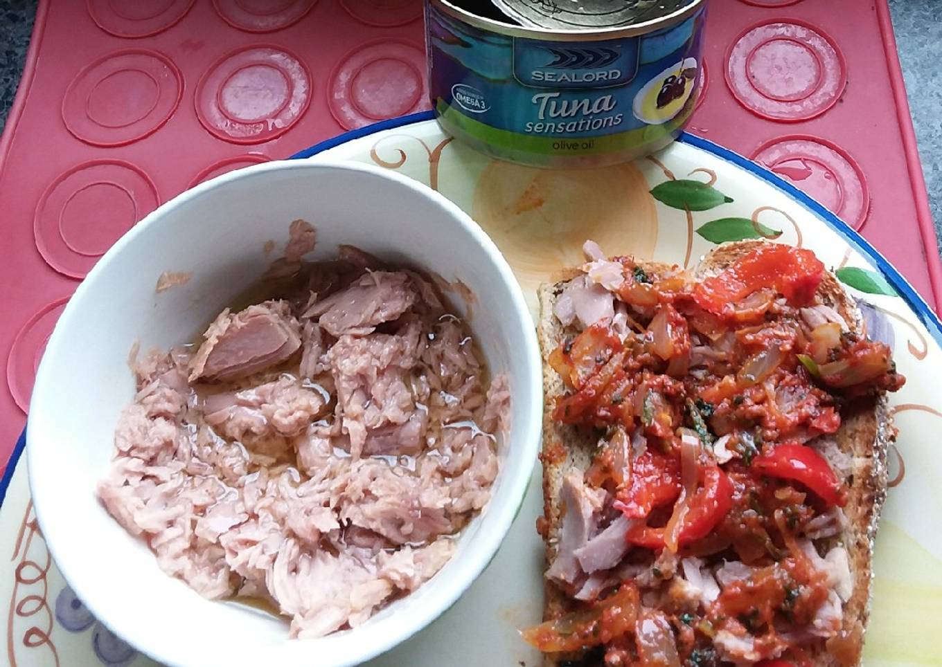 Tuna on Sandwich w/ Salsa Capsic-Onion&Mushroom Toma๐๐๐๐ง๐ฎ๐