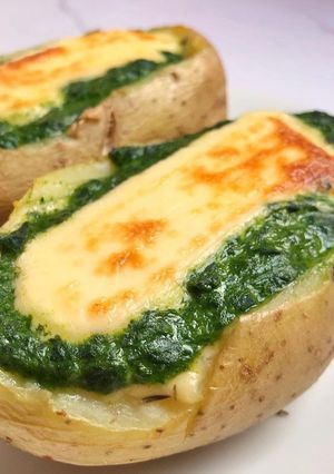 Una foto de Papas / rellenas de crema y espinacas 💚✨👌