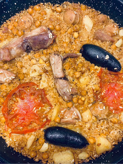 Una foto de ¡Arroz al horno! 🍅🧄🥘
