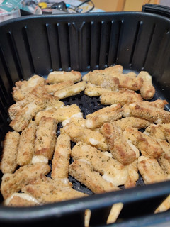 Una foto de Bastones de queso rebozado en Air Fryer