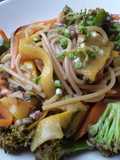 Espaguetis🍝 con vegetales🥦🥒🌰🥕🍯