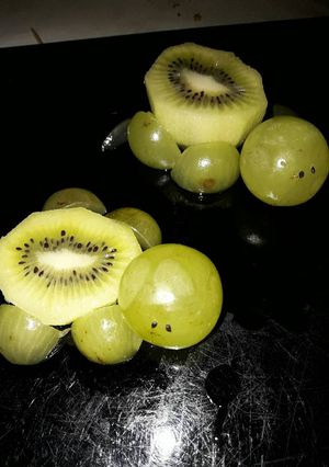 Una foto de Tortugitas de uva y kiwi