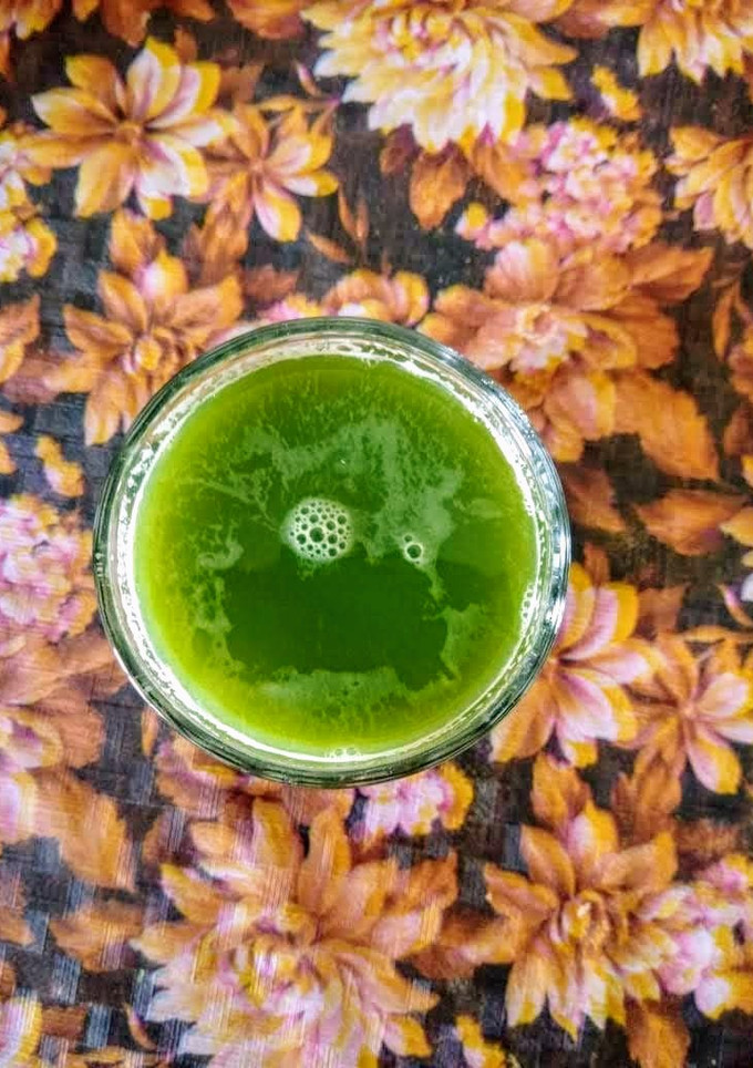 A picture of Apple,Palak, Cucumber juice.