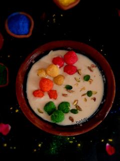 રબડી વીથ કલરફુલ કોકોનટ લાડુ (rabdi with colourful coconut ladoo recipe in Gujarati) રેસીપી મુખ્ય ફોટો