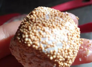 Una foto de Trufas de Pan, Queso y Maní con rebozado especial