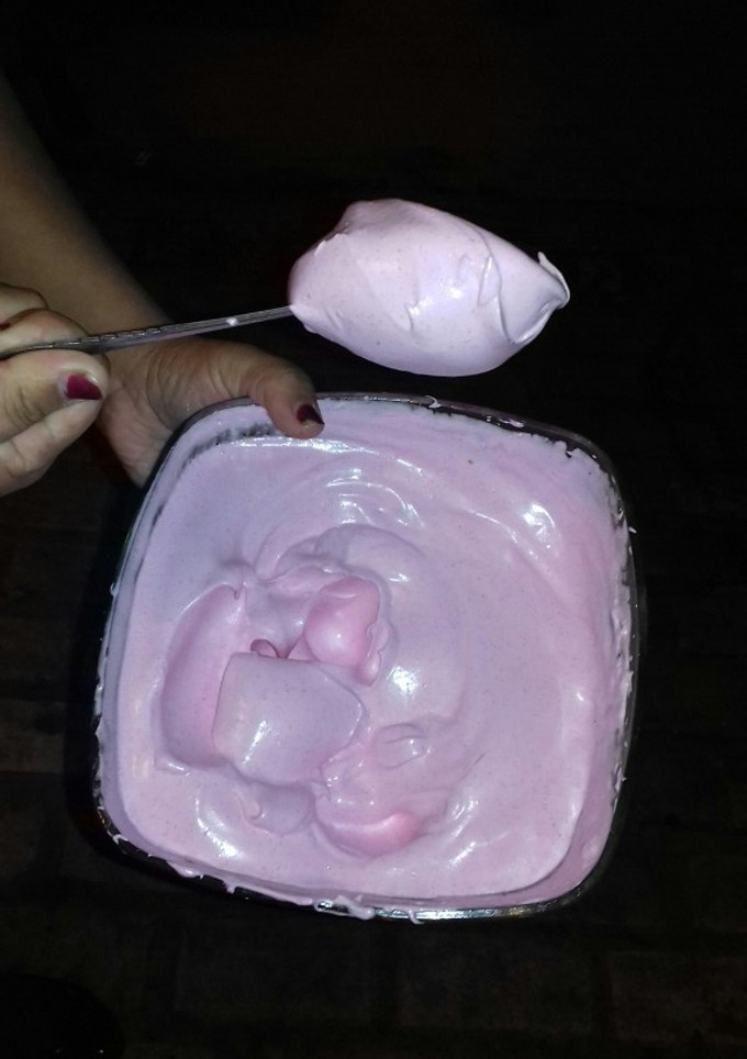 Una foto de Merengue con gelatina de freza