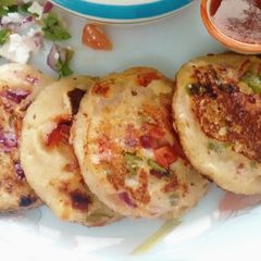 A picture of Bread poha uttapams.