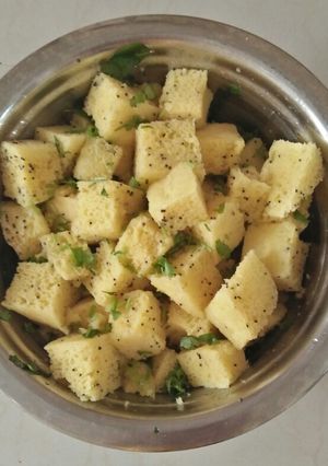 (ખમણ)(khaman recipe in Gujarati) રેસીપી મુખ્ય ફોટો