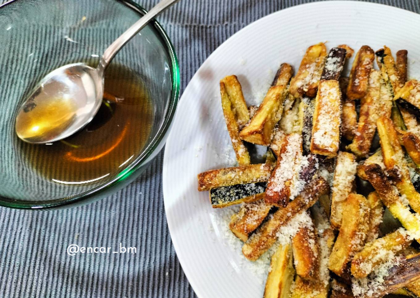 Bastones de berenjena y calabacín en airfryer a la miel
