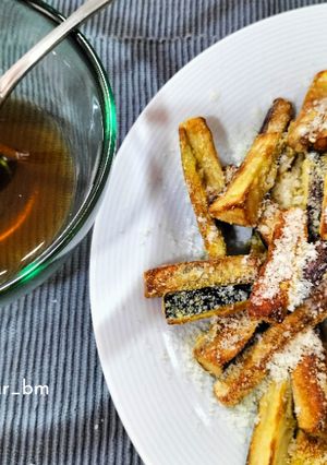 Una foto de Bastones de berenjena y calabacín en airfryer a la miel