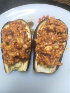 Una foto de Berenjena rellena de carne picada