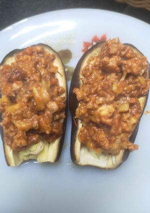 Una foto de Berenjena rellena de carne picada