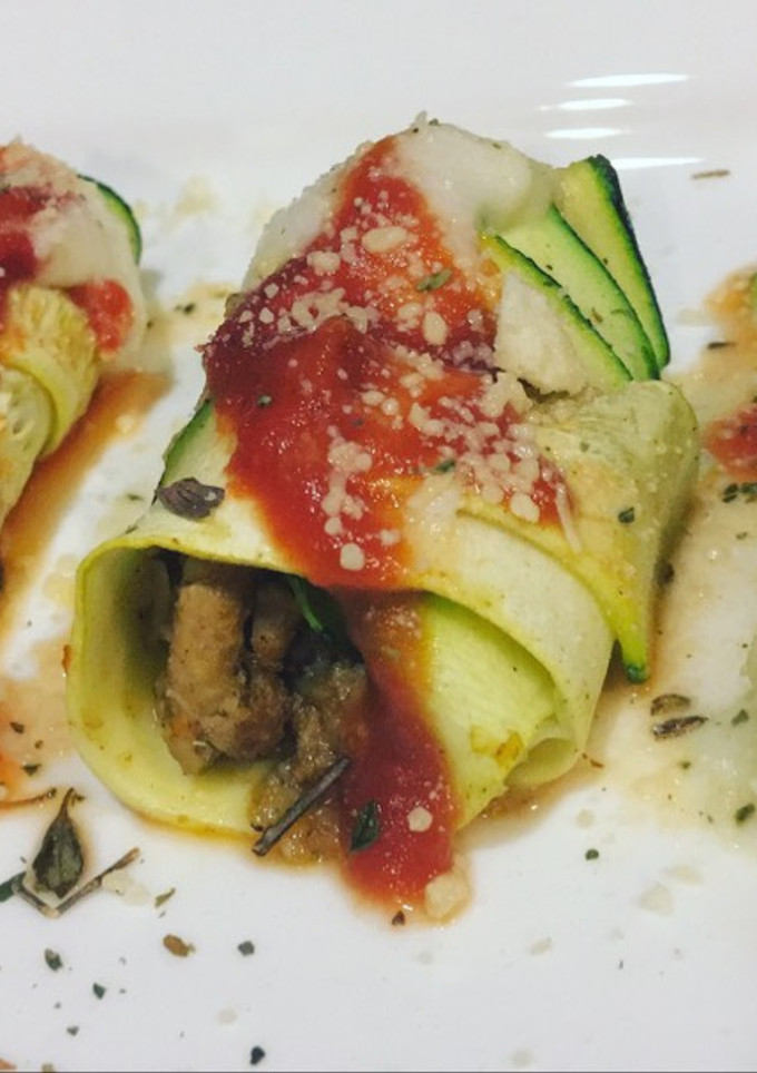 Una foto de Canelones de calabacín rellenos de pavo