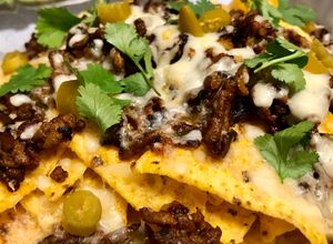 Foto principal de Nachos con carne, queso y chiles poblanos