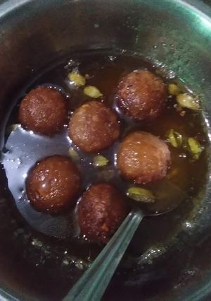 ब्रेड गुलाब जामुन(Bread Gulab Jamun Recipe in Hindi) रेसिपी मुख्य फोटो