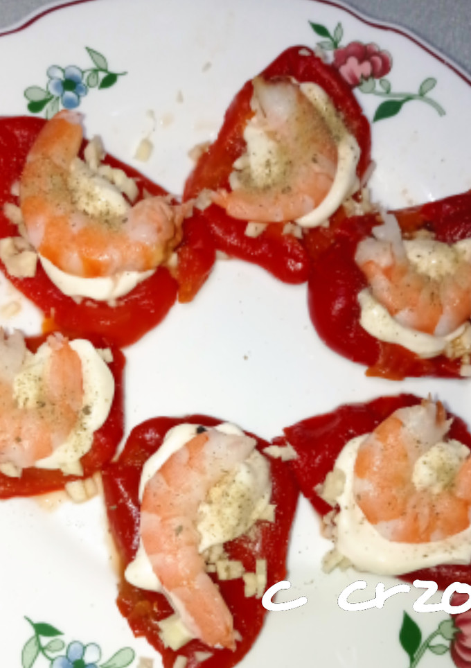 Una foto de Tapa de pimientos con langostinos