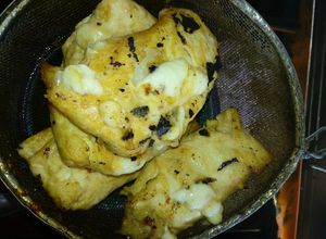 Una foto de Pechuga de pollo rellena de quesos y vegetales a la Mario, s