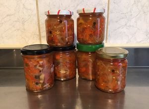 Une photo de Piments forts confits au vinaigre (ail,oignons et citrons)