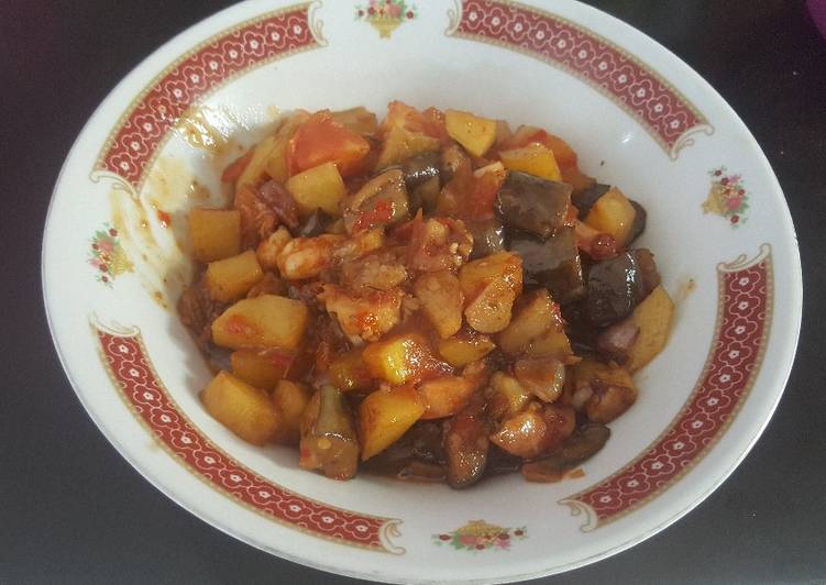 Langkah Mudah untuk Membuat Balado udang terong kentang, Lezat Sekali