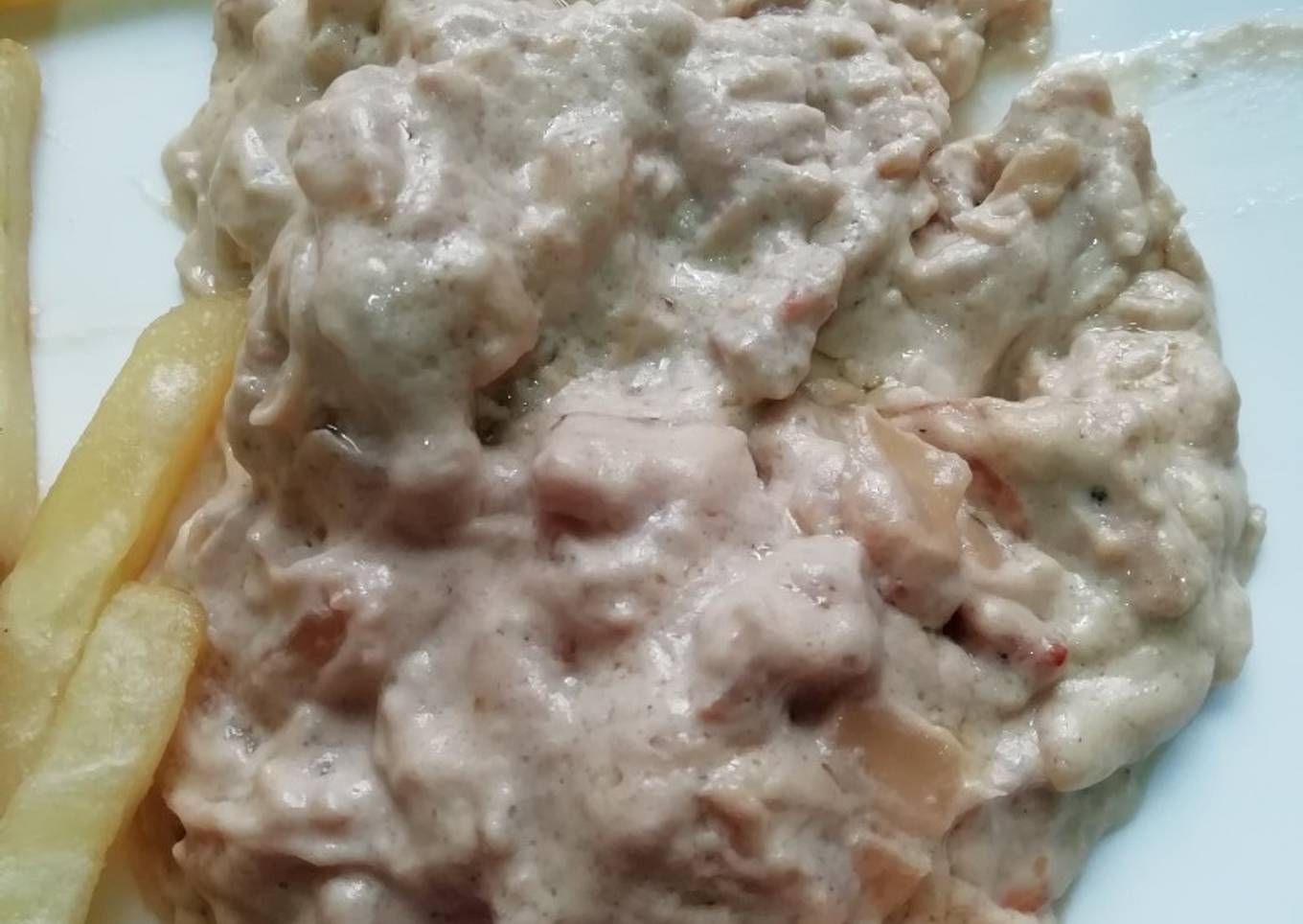 Pollo con salsa de queso