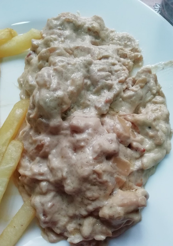 Una foto de Pollo con salsa de queso