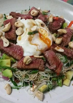 A picture of Beef & noodle salad.