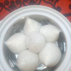 A picture of Tuwon shinkafa da miyar kuka.