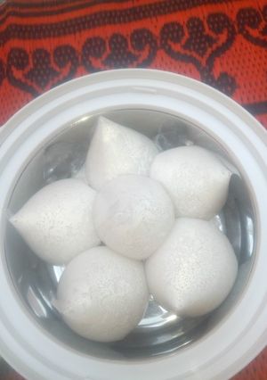 A picture of Tuwon shinkafa da miyar kuka.
