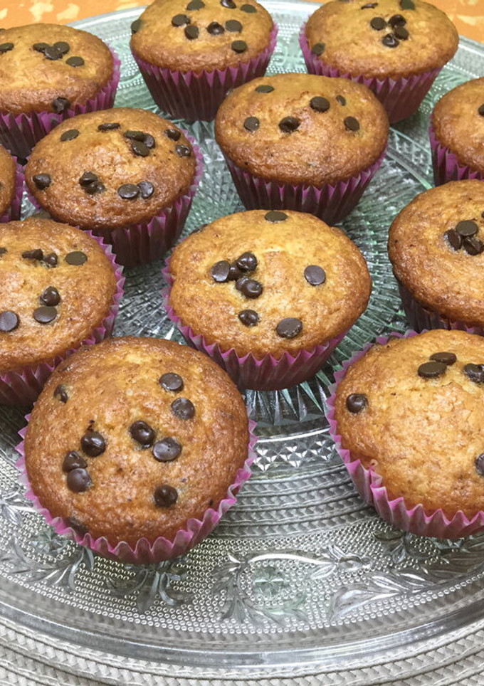 Una foto de Magdalenas con leche y pepitas de chocolate negro