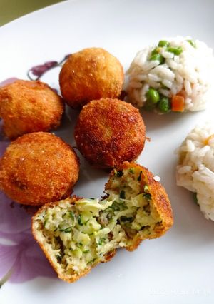 Sajtos-cukkínis golyók recept fotója