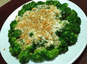 Foto resep Steamed Broccoli with Garlic Sauce