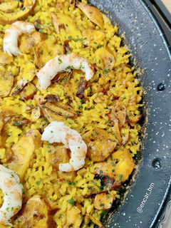 Una foto de Arroz con pota y gambón