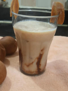 ચીકુ મિલ્ક શેક (Chikoo Milk Shake Recipe In Gujarati) રેસીપી મુખ્ય ફોટો