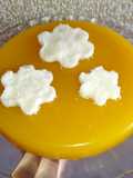 Postre frío gelatinoso de naranja