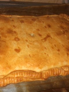Una foto de Empanada de pollo y puerros