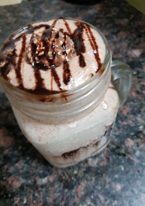 A picture of Gulkand Ferrero shake.